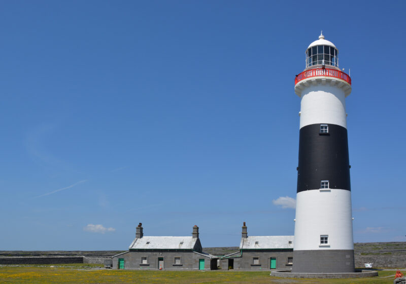 Inisheer Lighthouse - Photo by G.Mannaerts via Wikipedia Creative Commons